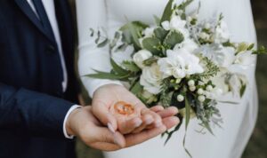 ΑΑΔΕ: Φρένο στη «μαύρη» οικονομία – Τέλος το «φακελάκι» στους γάμους και τα πάρτι