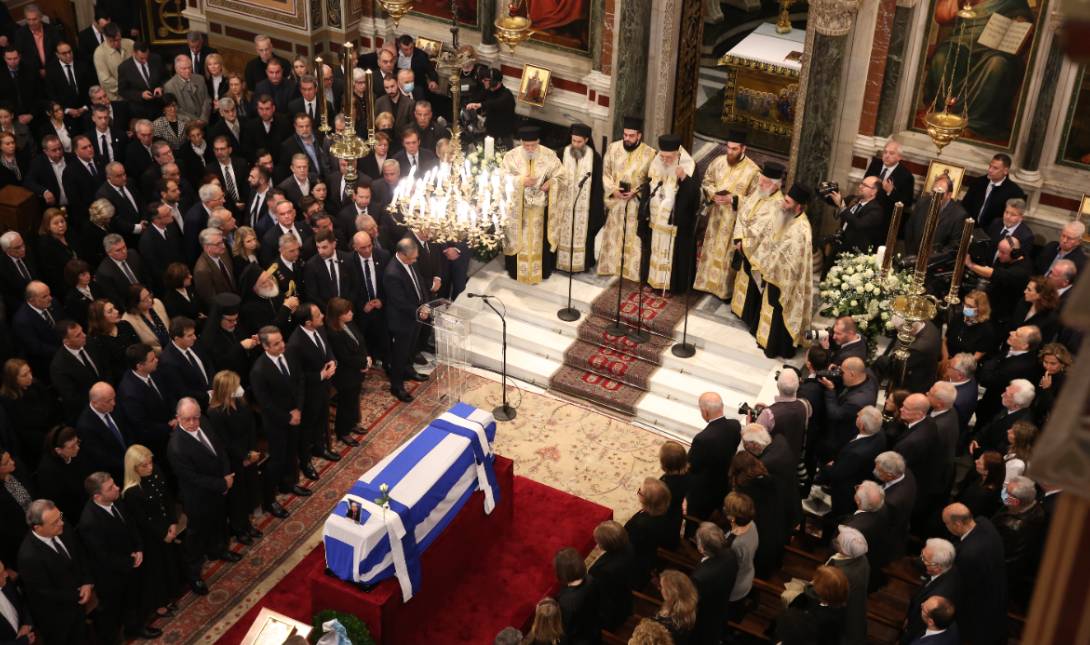 λιποθύμησε κηδεία Σημίτης