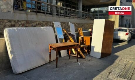 Οι... απολίτιστοι πέταξαν τα παλιά έπιπλα στο ΠΣΚΗΟι... απολίτιστοι πέταξαν τα παλιά έπιπλα στο ΠΣΚΗ