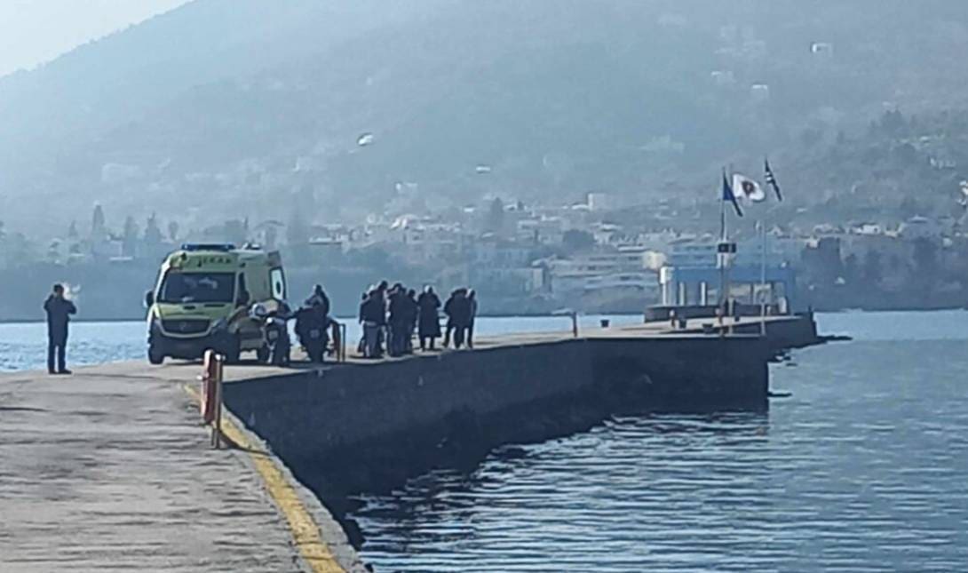 Ερασιτέχνης ψαράς έπεσε με το σκούτερ στη θάλασσα