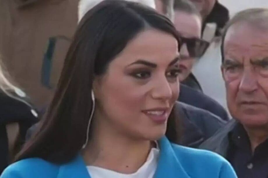 ΕΥΛΑΜΠΙΑ ΡΕΒΗ