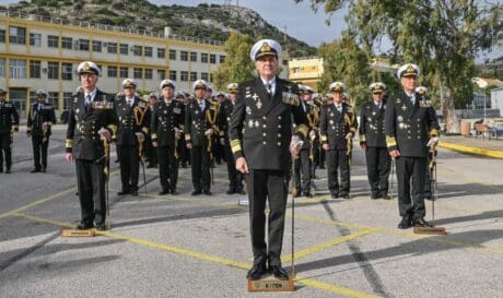 Ο Αντιναύαρχος Χρήστος Σασιάκος ΠΝ πήρε τη σκυτάλη από τον Αντιναύαρχο Πολυχρόνη Κουλούρη ΠΝ