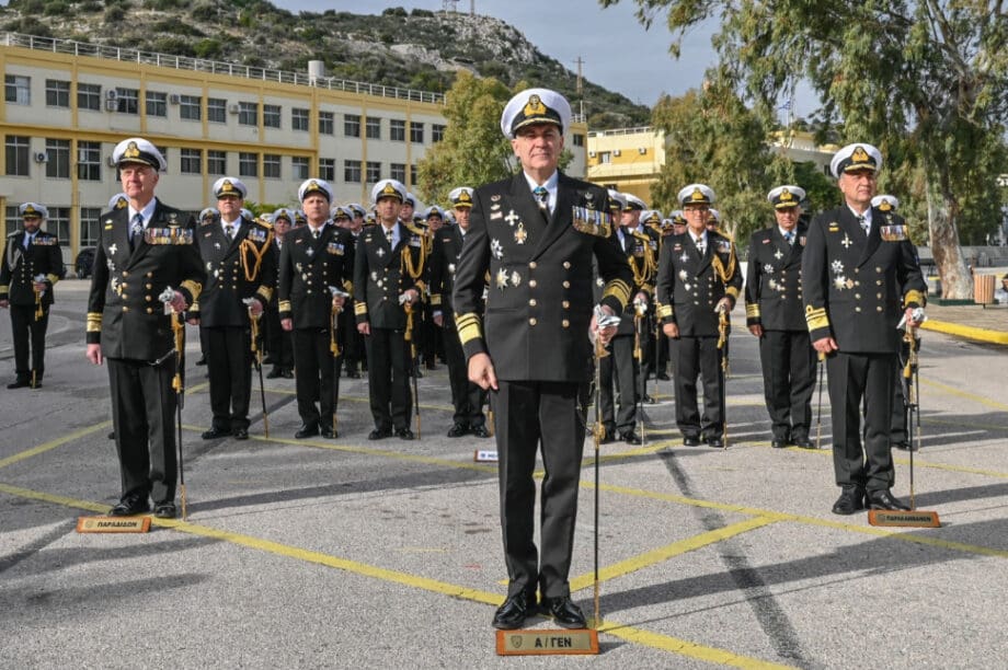 Ο Αντιναύαρχος Χρήστος Σασιάκος ΠΝ πήρε τη σκυτάλη από τον Αντιναύαρχο Πολυχρόνη Κουλούρη ΠΝ