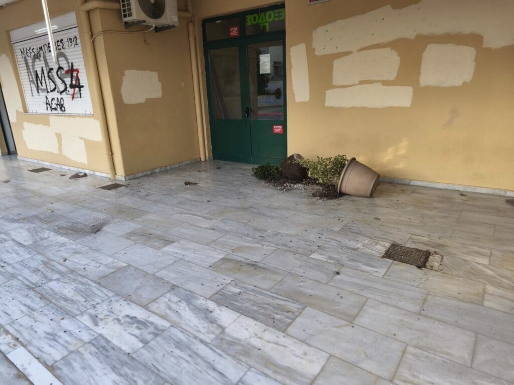 ΜΕΣΣΑΜΠΕΛΙΕΣ ΣΧΟΛΕΙΟ ΒΑΝΔΑΛΙΣΜΟΙ