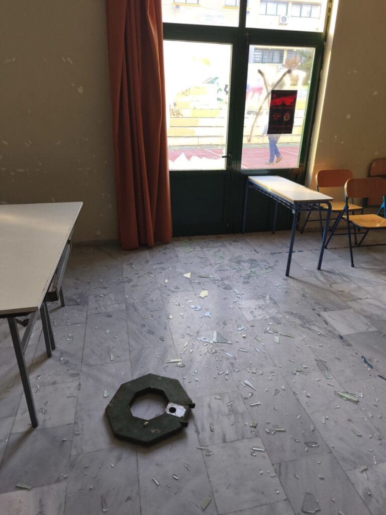 ΜΕΣΣΑΜΠΕΛΙΕΣ ΣΧΟΛΕΙΟ ΒΑΝΔΑΛΙΣΜΟΙ