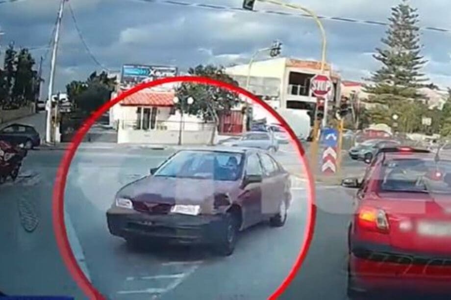 Χωρίς πινακίδες, περνάει με κόκκινο και μπαίνει ανάποδα σε διασταύρωση