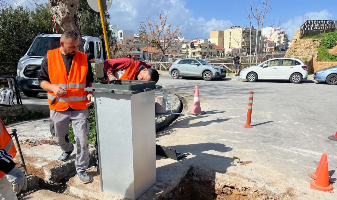Χανιά: Συνεχίζονται οι εργασίες για την τοποθέτηση βυθιζόμενων μπαρών στην παλιά πόλη και το Ενετικό Λιμάνι