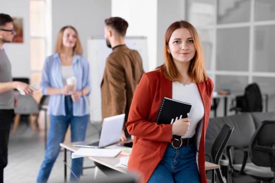 ΚΑΡΙΕΡΑ ΕΡΓΑΣΙΑ ΕΡΓΑΖΟΜΕΝΟΙ επικοινωνία