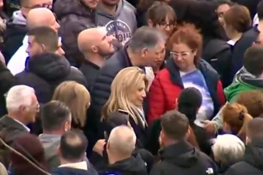 Μαρία Καρυστιανού Τέμπη Σύνταγμα