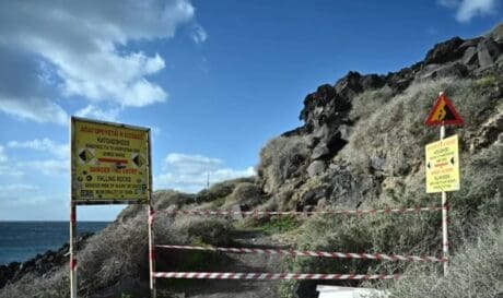 κοκκινη παραλια σαντορινη