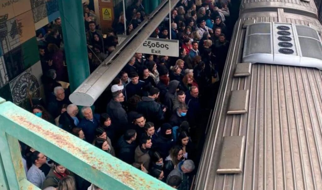 Σύνταγμα μετρό Τέμπη