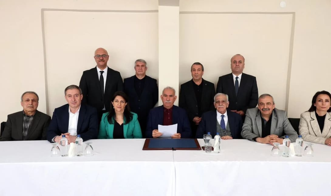 Χ/DEM Parti Ο Αμντουλάχ Οτσαλάν με μέλη του κουρδικού κόμματος DEM