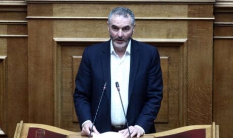 Μανόλης Χνάρης