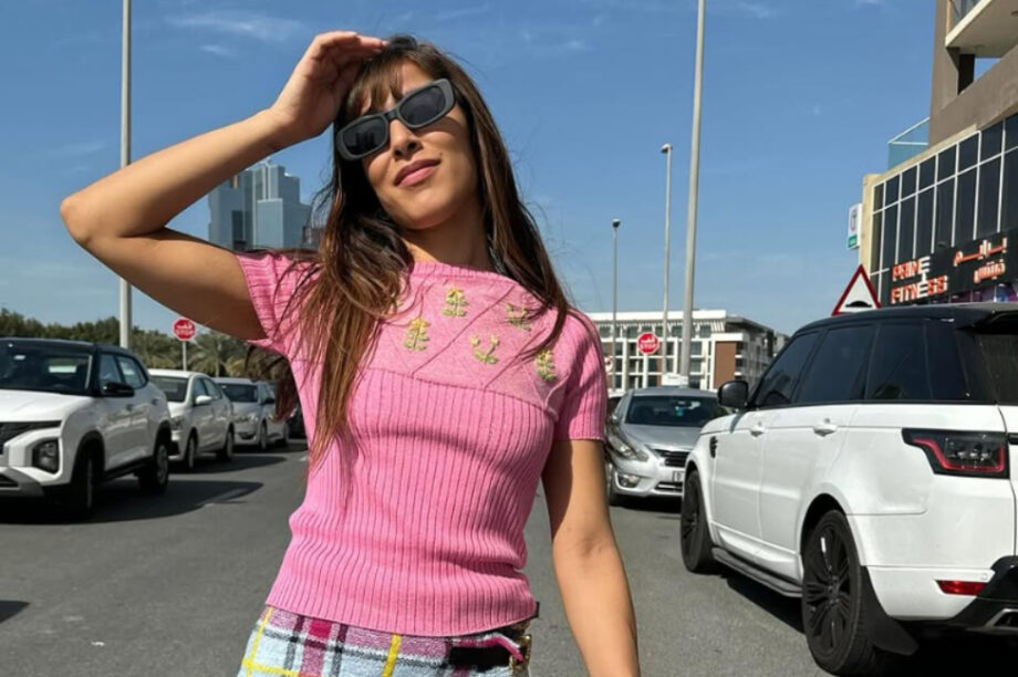 Σάττι: Οι Asian pop ενδυματολογικές επιλογές της