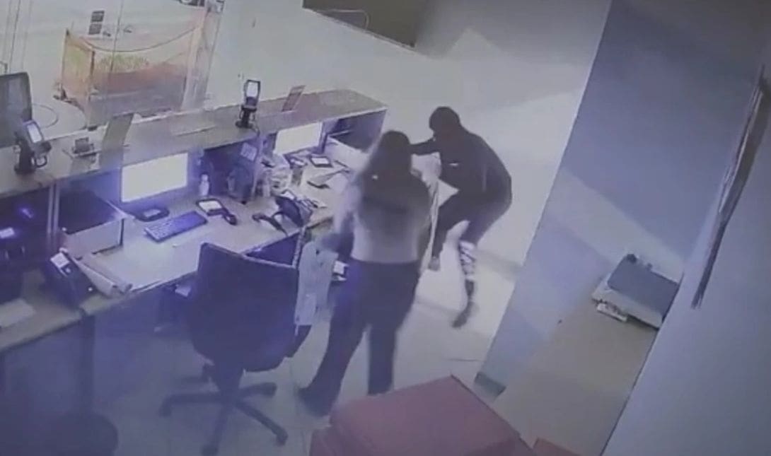 courier διάρρηξη