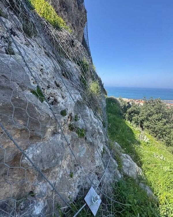 βράχος Πλατανιάς