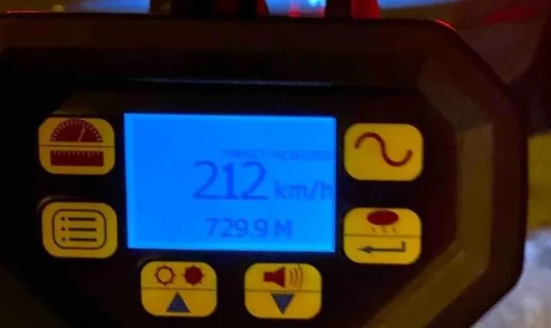 Οδηγούσε με 212 χλμ έχοντας δύο ανήλικα παιδιά στο αυτοκίνητο!
