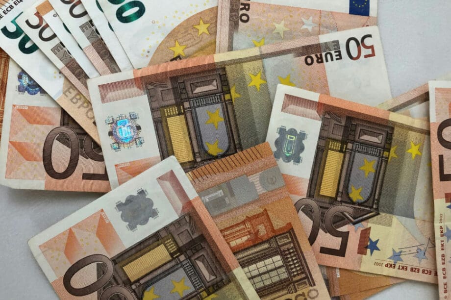 Τέλος στα σενάρια για κατάργηση του χαρτονομίσματος των 50€