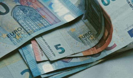 Ευρώ «Αδειοδωρόσημο Πάσχα»