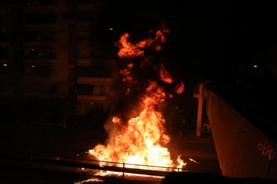 Νέος κόσμος Βόμβες Ανασταση