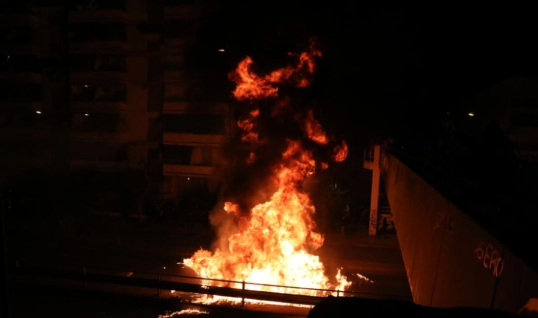 Νέος κόσμος Βόμβες Ανασταση
