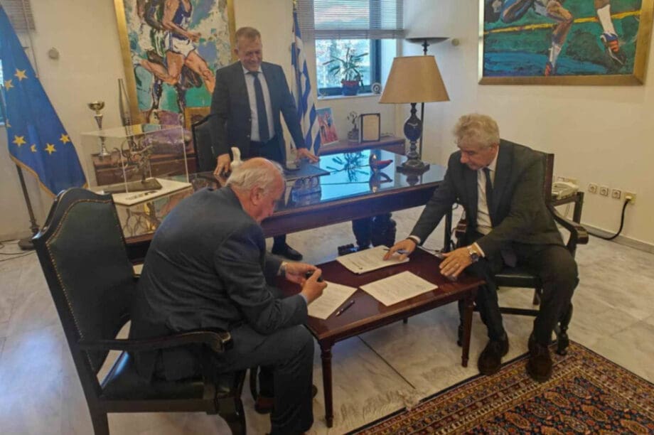 Χανιά: Υπεγράφη η σύμβαση για την επισκευή του Κολυμβητηρίου