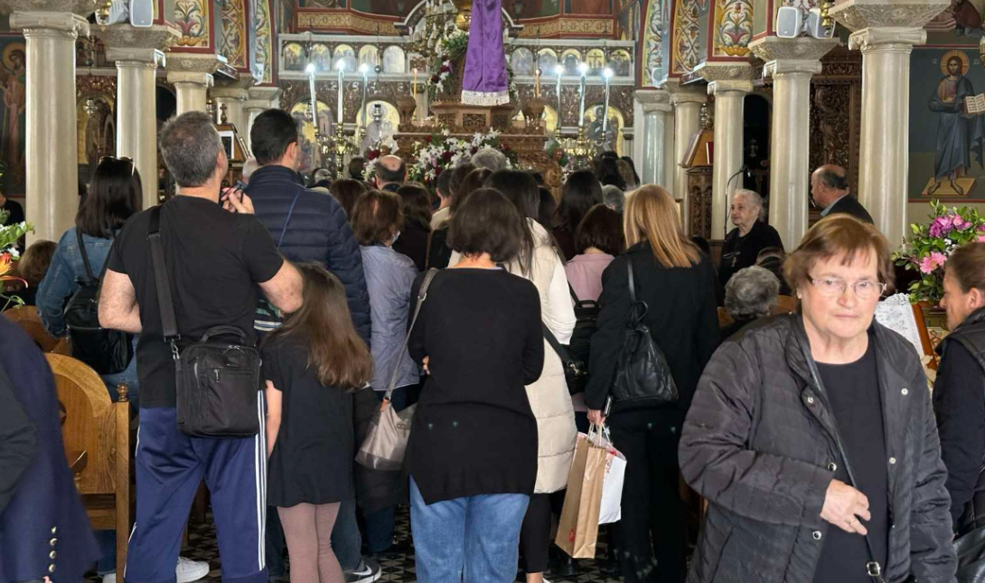 Ηράκλειο: Στον Μιχαηλ Αρχάγγελο στη Θέρισσο οι πιστοί για την Αποκαθήλωση (φωτό)