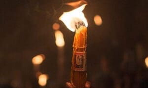 Πάσχα: Πώς θα φτάσει το Άγιο Φως στην Ελλάδα εν μέσω συγκρούσεων;