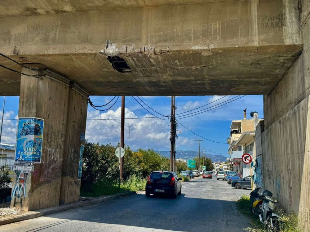 γέφυρα Φοινικιάς τρύπα
