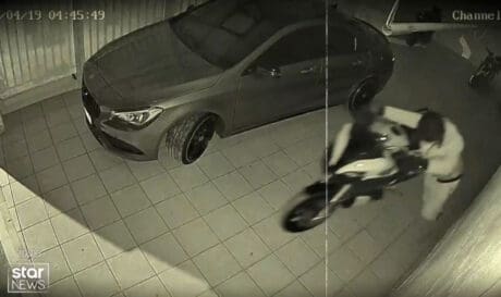 Πάρκινγκ κλοπή μηχανή