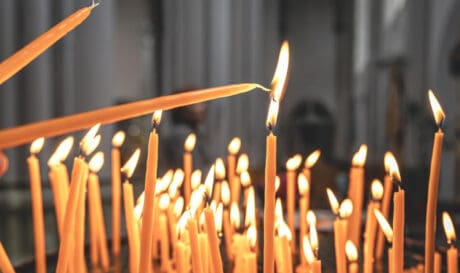 Κεριά εκκλησία Μεγάλη Εβδομάδα