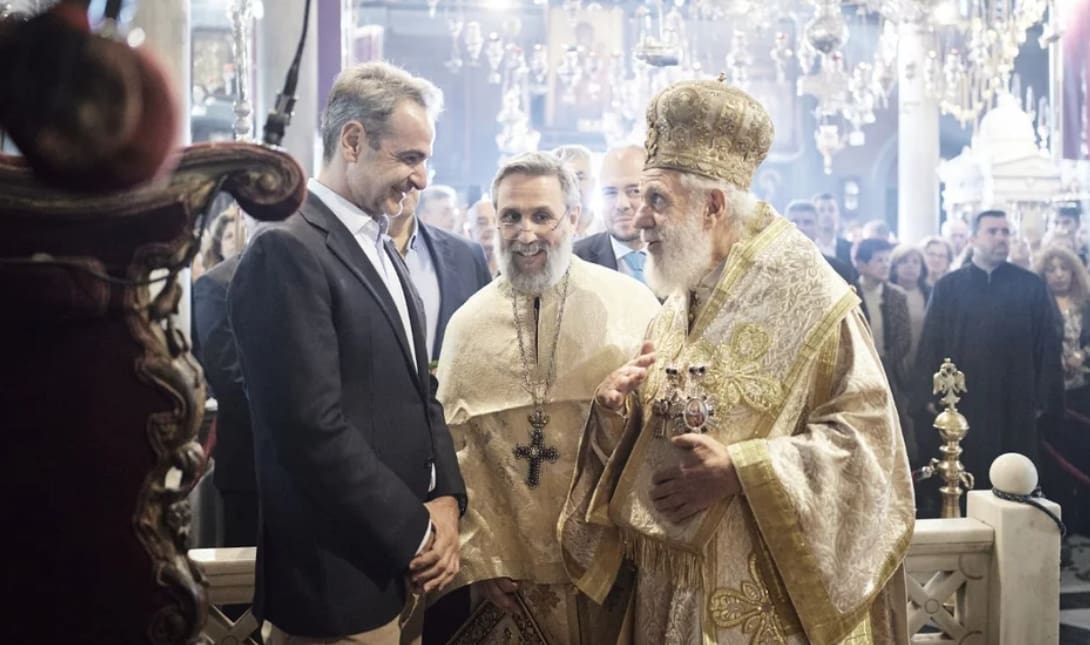Πρώτη Ανάσταση για τον πρωθυπουργό στην Τήνο - Το μήνυμα του Μητροπολίτη Σύρου