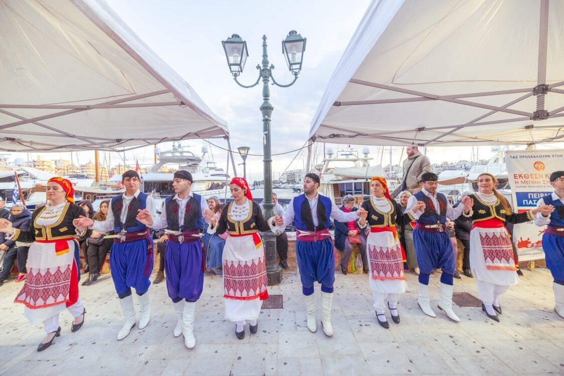 Γιάννης Μώραλης Πειραιάς εγκαίνια έκθεση
