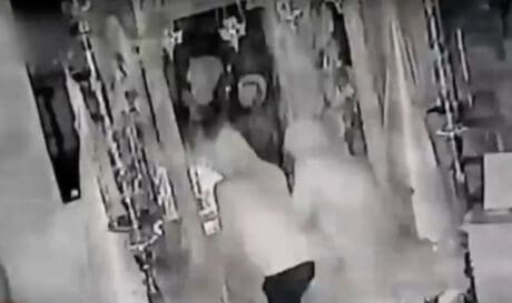 βεβήλωσαν ναό