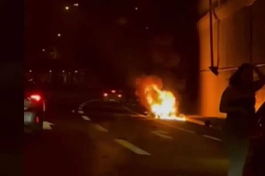 Τροχαίο μηχανή νεκρός φλόγες