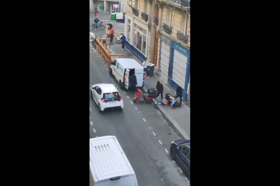 Κινηματογραφική απόπειρα απαγωγής στη μέση του δρόμου! (βίντεο)