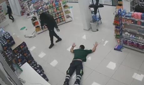 Καρέ καρέ η δράση των αδίστακτων ληστών που έκλεβαν και μετά... επένδυαν (βίντεο)