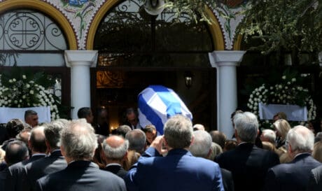 Είπαν το τελευταίο αντίο στον Πέτρο Μολυβιάτη