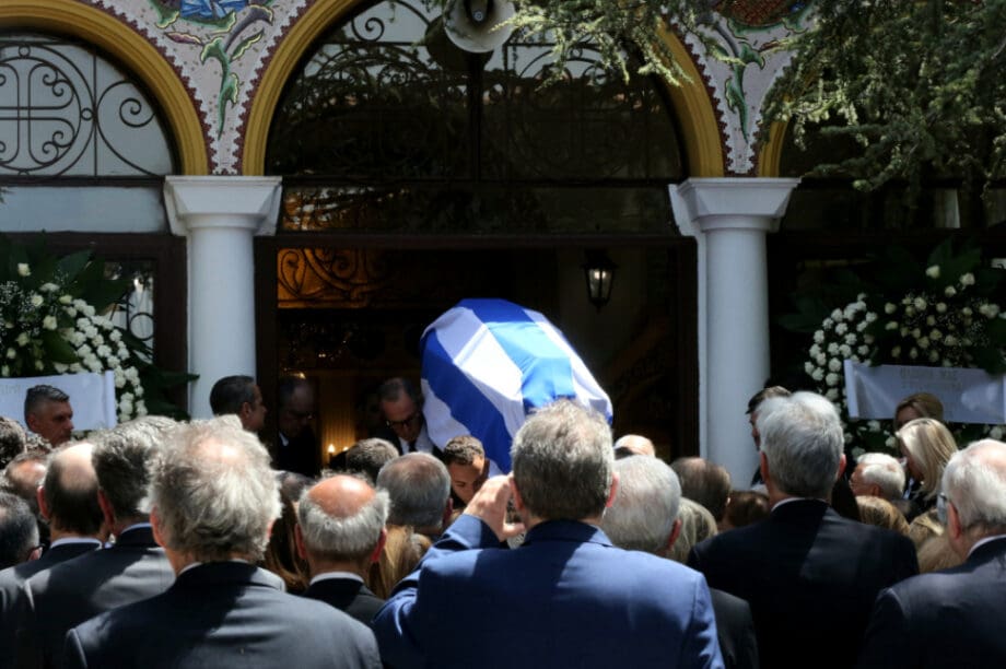 Είπαν το τελευταίο αντίο στον Πέτρο Μολυβιάτη