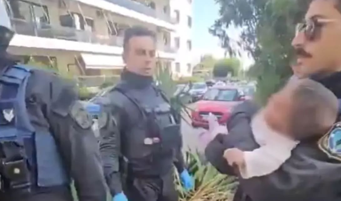 Βρέφος σκουπίδια αστυνομία