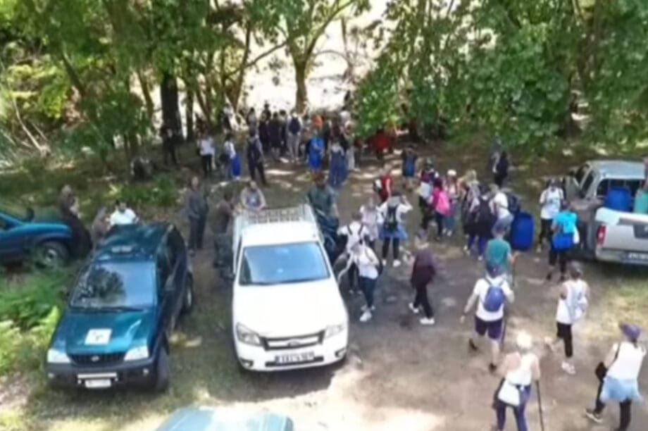 Εύβοια: Χιλιάδες άνθρωποι περπατούν 20 χιλιόμετρα