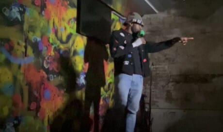 Πρώην παίκτης του Ολυμπιακού δίνει ως κωμικός παραστάσεις stand up (βίντεο)