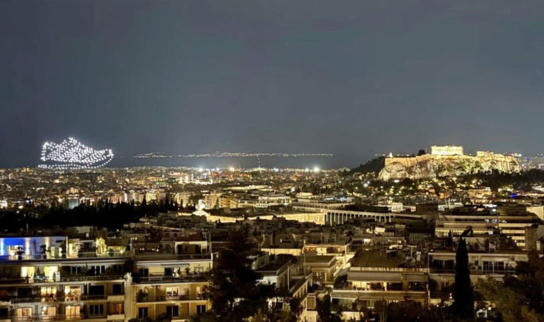 Ακρόπολη: Το σόου με drones που σήκωσε σμήνος αντιδράσεων και η απάντηση της Adidas