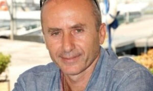 Νίκος Αντωνακάκης: «Πειραματικό πολιτικό τσίρκο το κόμμα Καρυστιανου»