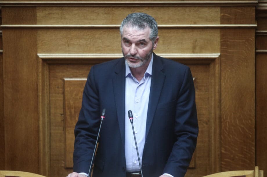 Μανόλης Χνάρης