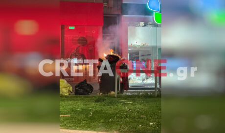 Φωτιά κάδος πλατεία Κορνάρου