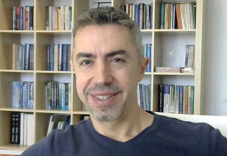 Ο Κοσμήτοράς της Πολυτεχνικής Σχολής του ΕΛΜΕΠΑ, Μανώλης Καραπιδάκης