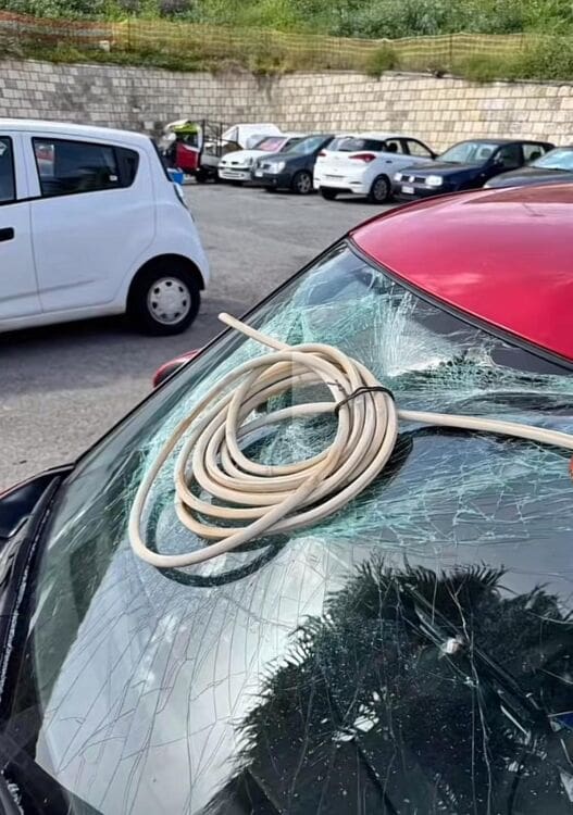 αυτοκίνητο κολώνα