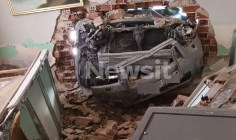 Τροχαίο αυτοκίνητο σαλόνι ηλικιωμένη