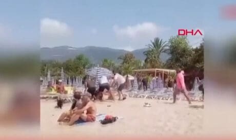 Ξυλοδαρμός τουρίστα από υπάλληλο παραλίας για μια... ξαπλώστρα (βίντεο)